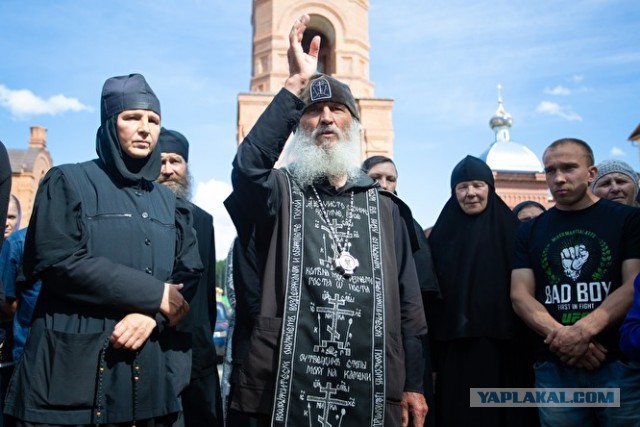 Суд Москвы приговорил отлучённого от церкви схиигумена Среднеуральского женского монастыря к 3,5 годам колонии общего режима