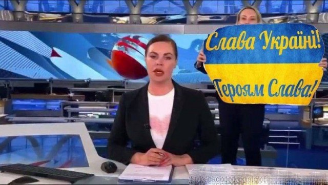 Адвокаты не могут найти Марину Овсянникову, пропала после появления в эфире с антивоенным плакатом