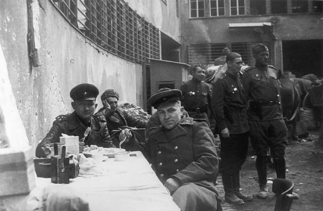 2 мая 1945 года
