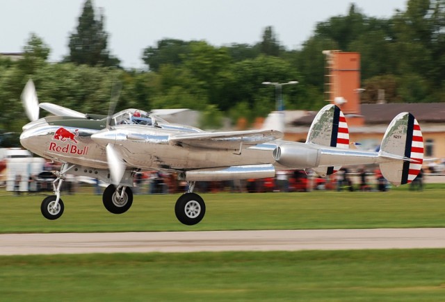Многоцелевой истребитель P-38 «Lightning»