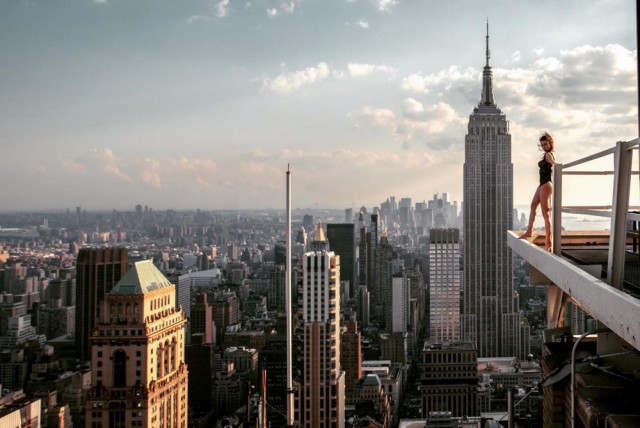 Девушки на крышах небоскребов Нью-Йорка