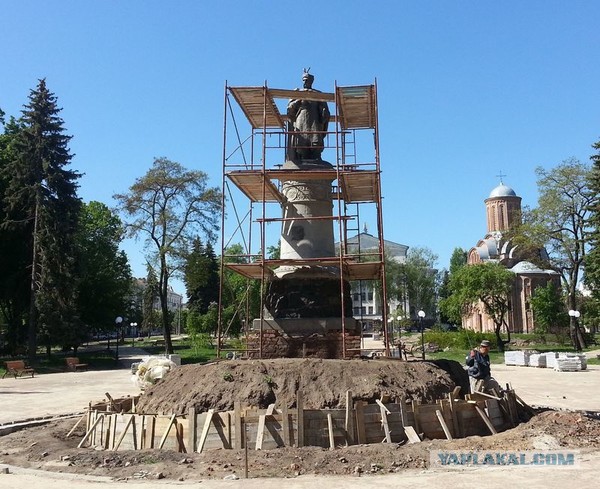В Чернигове памятник Хмельницкому развернут спиной к Москве