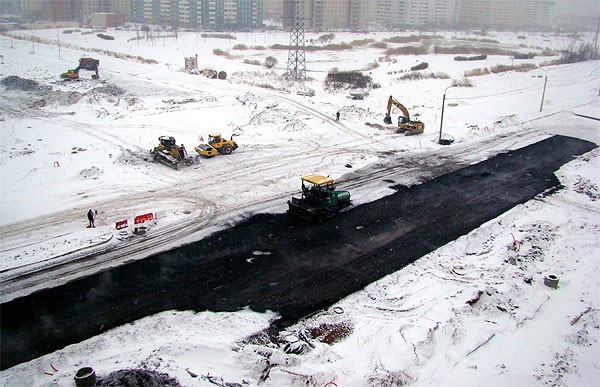 Снежок? Самое время... класть асфальт!