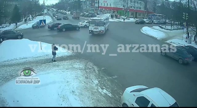 Жителей Арзамаса возмутила свадьба с лезгинкой у Вечного огня