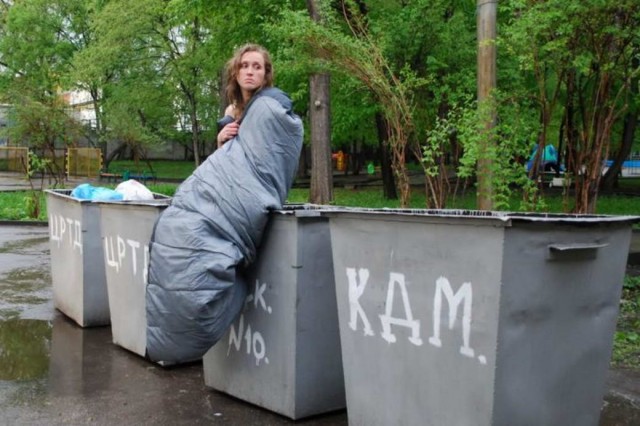 Маринка, давай фоткай быстрее, я же позирую