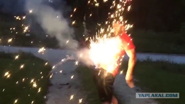 В Нижнем Новгороде салют выстрелил в толпу. Новогодней ночью в ЖК Высоково кто-то неудачно пустил фейерверк прямо по соседям