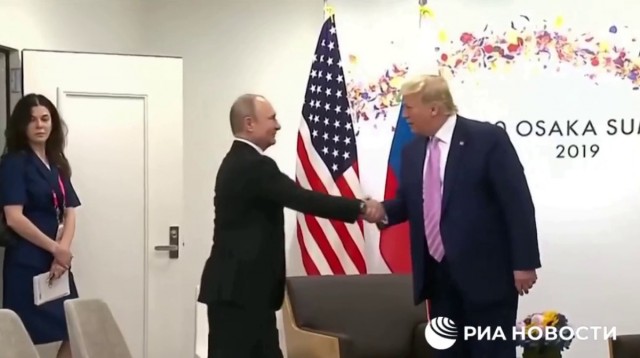В британских СМИ появились фото переводчицы Путина