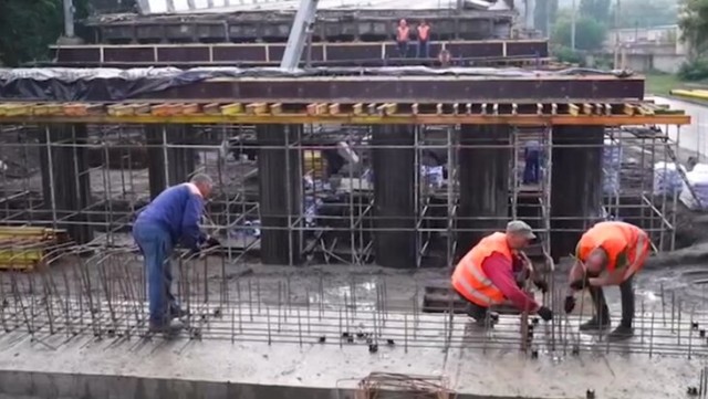 России не хватает 200 тысяч строителей и коммунальщиков