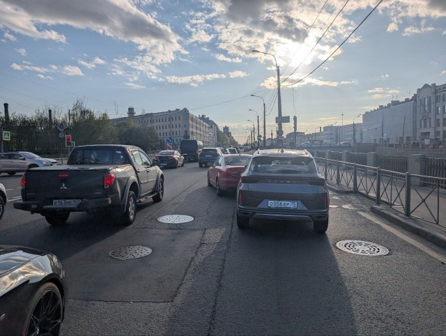 Дерзкий пацанчик на Эксиде вьехал в зад регу и качает права