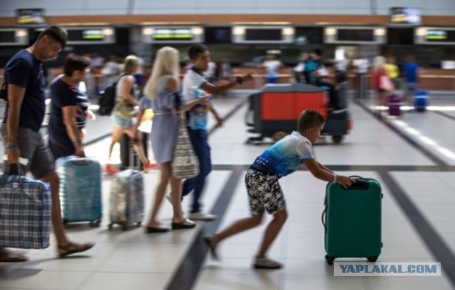 С 2027 года детям до 14 лет потребуется свой загранпаспорт