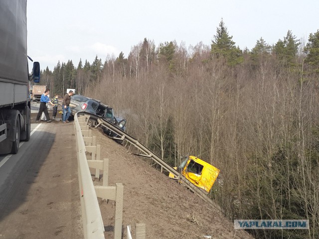 Водитель Jeep устроил массовое ДТП