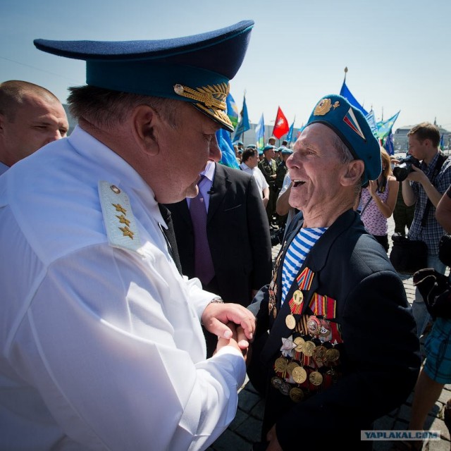 С Днем ВДВ, посоны!