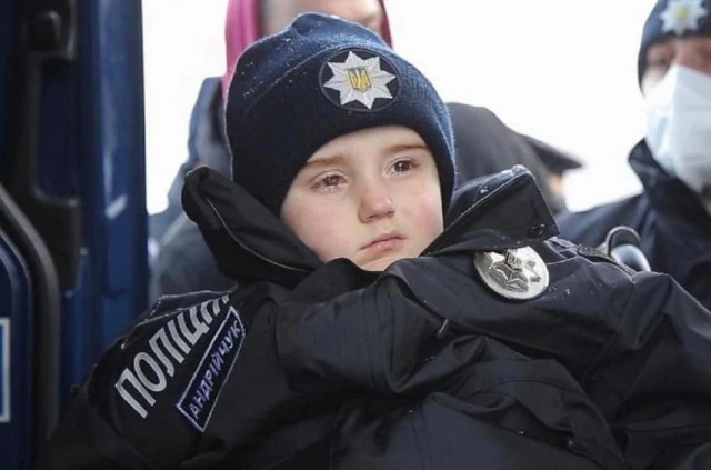 "Теперь у небес свой полицейский": от рака умер 11-летний патрульный Саша.