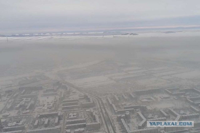 Нет газа, топим огромную печь соломой