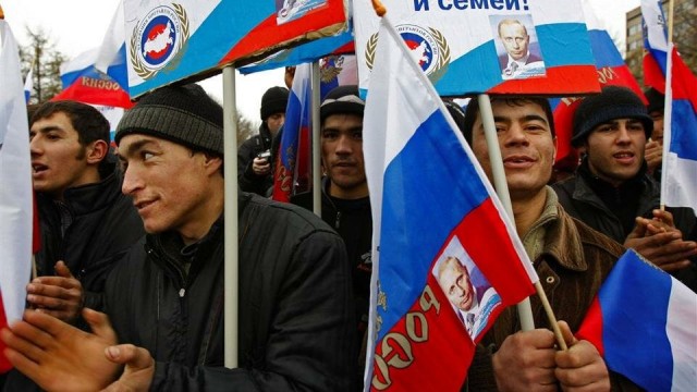 Почти половина мигрантов в России не желают жить по законам страны
