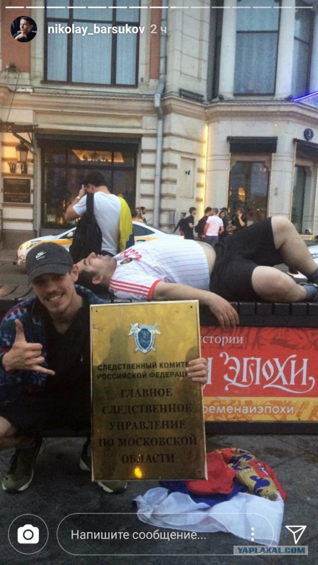 Английские болельщики написали на памятнике Черенкову «Англия»