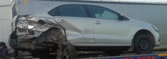 Фура уехала в Неву с Выборгской набережной в Петербурге
