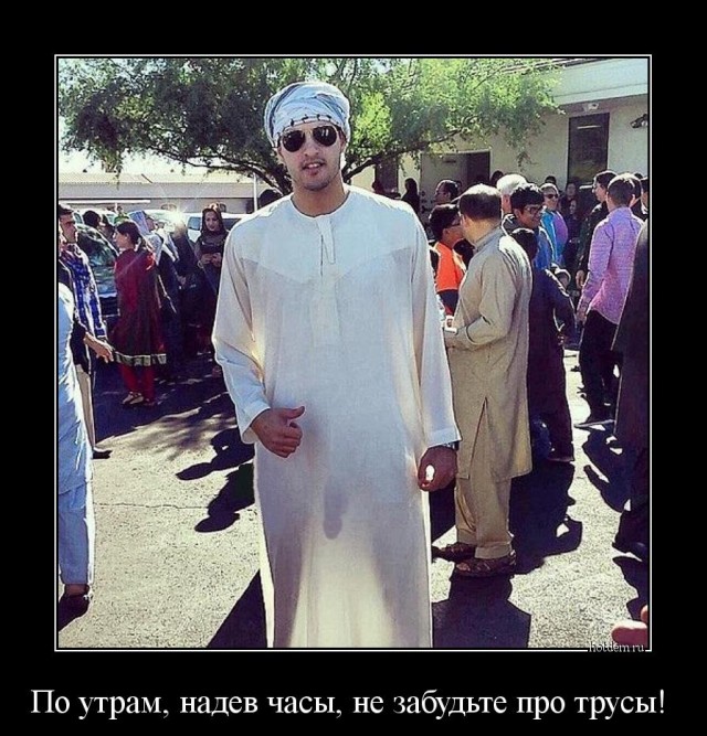 Как вы думаете, это она снимает или надевает?