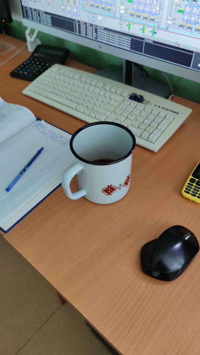 А из какой кружки вы пьёте на работе?