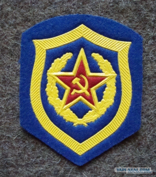 Покажи свой шеврон.