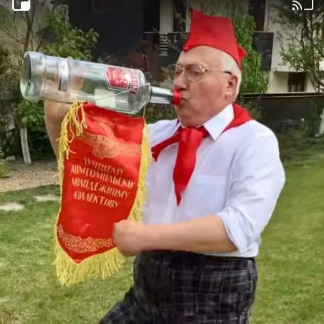 С Днём Пионера!