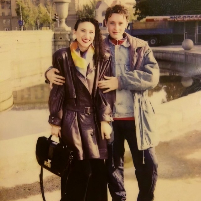 Девчата из 90-2000-х