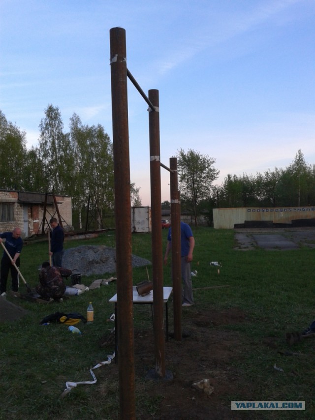 Мегарукажопим спортивную площадку.