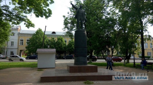 За ночь в Калуге снесли памятник Ленину на площади Старый Торг