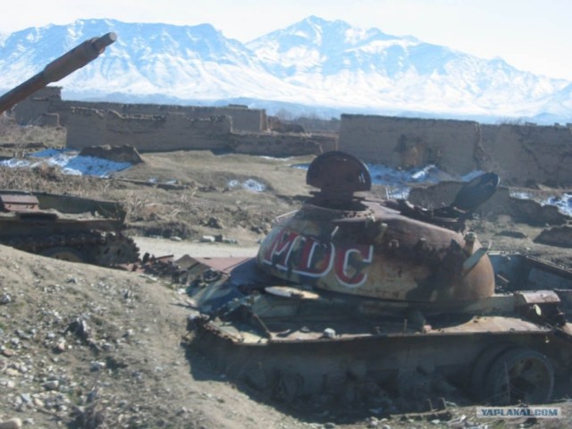В горах Афгана (8 фото)