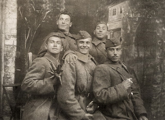 Фотографии связанных с историей Красной и Советской Армии.