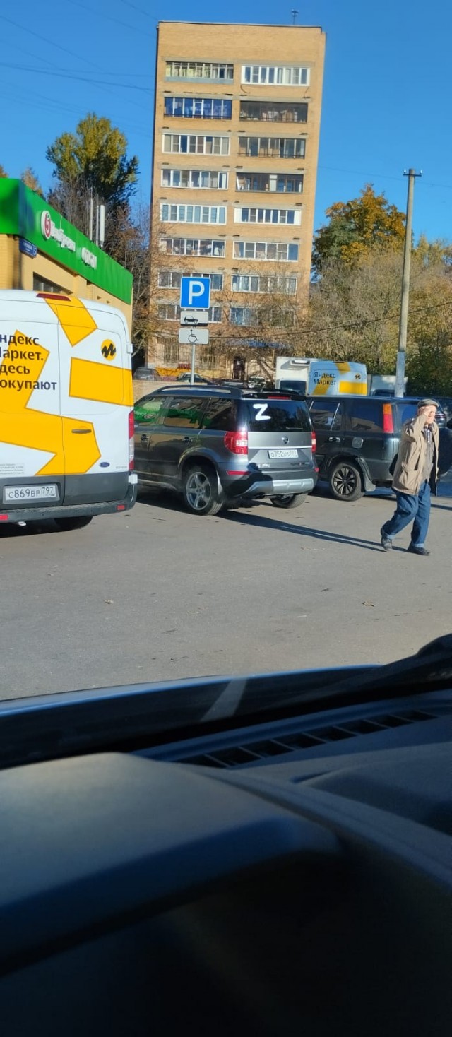 Власти Петербурга призвали "отнестись с пониманием" к "облавам" на мужчин