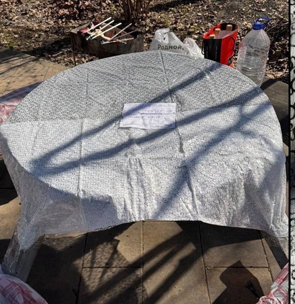 Хитрожопый москвич занял столик в парке «Филатов луг» с помощью записки