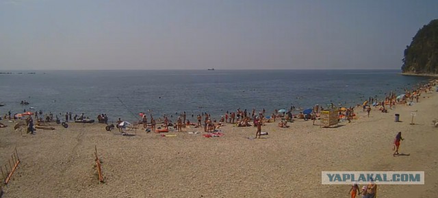4 фото с пляжей России и Турции