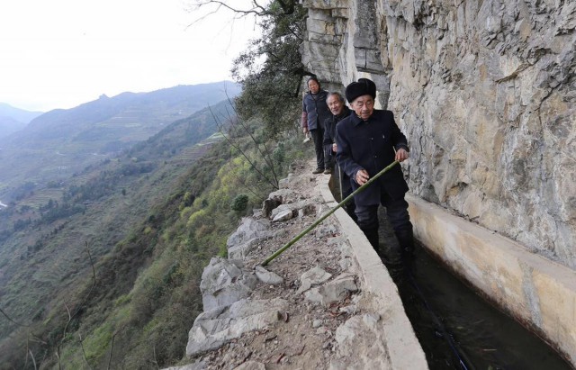Терпение и труд. Китаец потратил 36 лет на рытьё канала на склоне горы