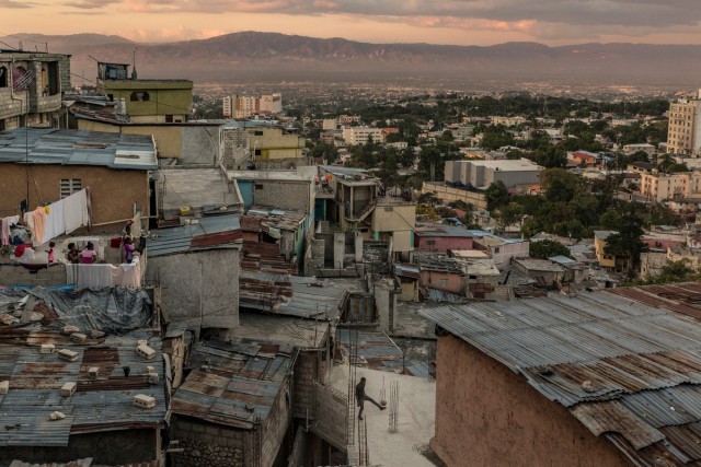 Жизнь в самых большых трущобах Гаити