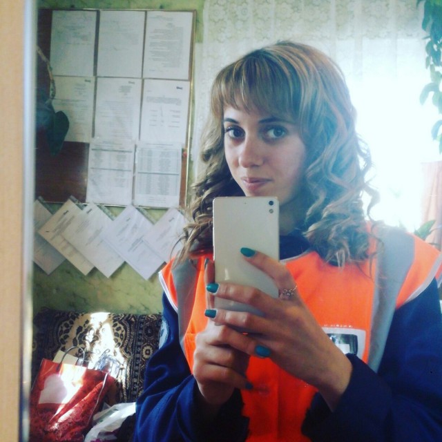 Приятные взгляду сотрудницы железной дороги