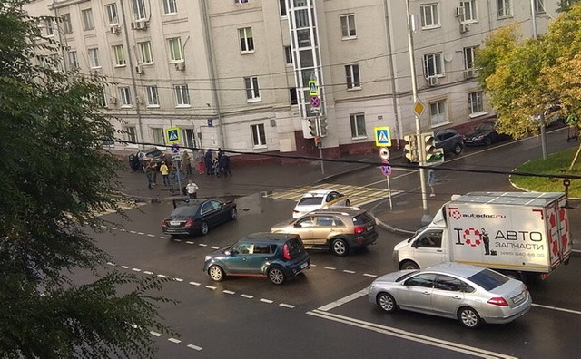 В Москве произошло ДТП с участием машины замглавы Минобороны Евкурова