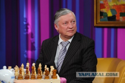 Карпова подключили к ИВЛ