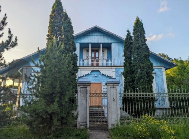 Украсили стену