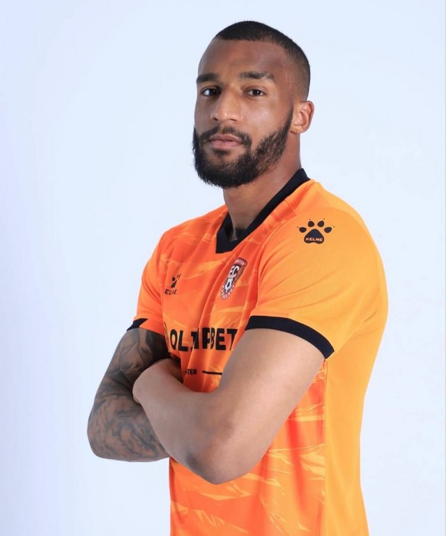 Тело футболиста Лайонела Адамса обнаружено около высотки в подмосковном Звенигороде