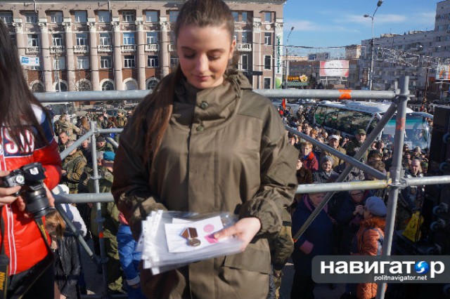 В Донецке руководство ДНР наградило ополченцев