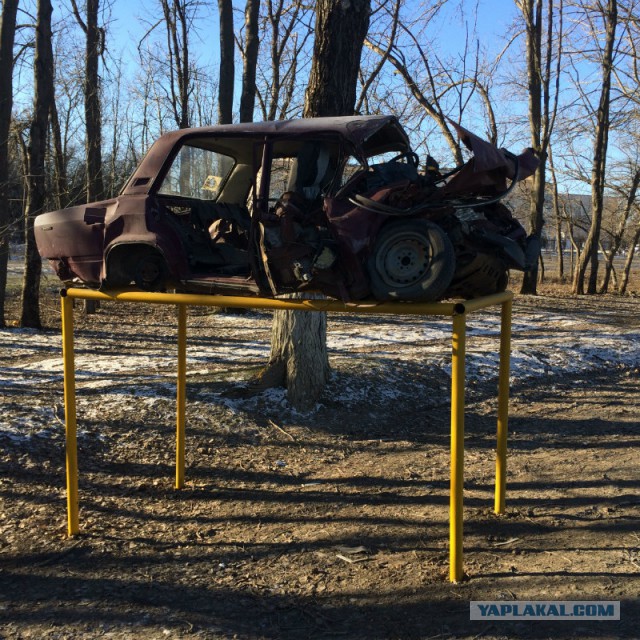 Автомобили на постаменте