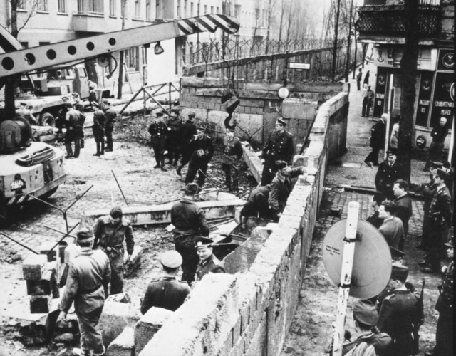 Свобода за Берлинской стеной: как люди рисковали жизнью ради капитализма