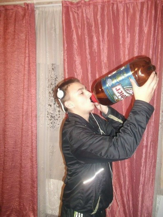 Смешные люди из одноклассников. Угарные люди из соцсетей. Пьяных дебилов. Пьяных дебилов. Странные люди из социальных сетей.