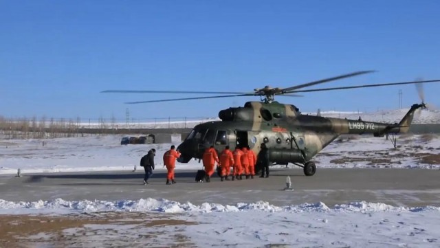 Китайский космический аппарат "Чанъэ-5" везет на Землю два килограмма лунного грунта