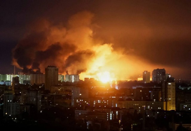 Киевляне встречали день города в метро