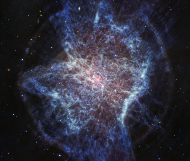 Необычная планетарная туманность NGC 6072