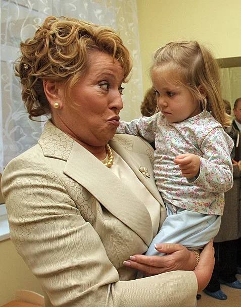 Рожать сразу после 18 лет призвала россиянок Матвиенко