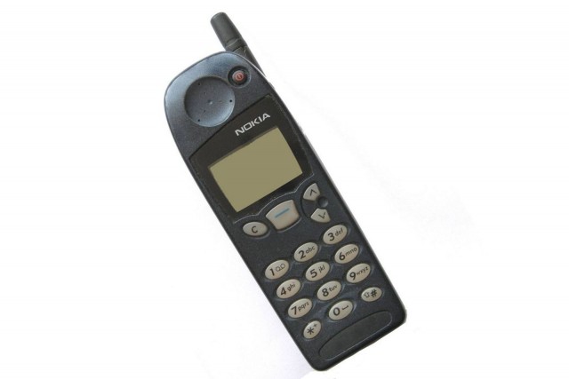 Реклама Nokia 3310, но если бы её делала Apple