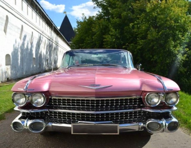 Взял в аренду до конца лета Cadillac DeVille